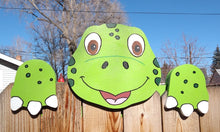 Load image into Gallery viewer, Green Turtle Fence Peeker Yard Art Garden Playground Decorative Sign
