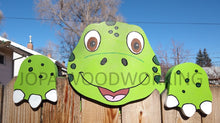 Load image into Gallery viewer, Green Turtle Fence Peeker Yard Art Garden Playground Decorative Sign